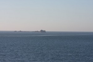 Île et sillage au large de Saint-Malo Île et sillage au large de Saint-Malo
