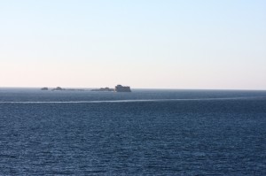 Île et sillage au large de Saint-Malo (retouchée avec UFRaw) Île et sillage au large de Saint-Malo (retouchée avec UFRaw)